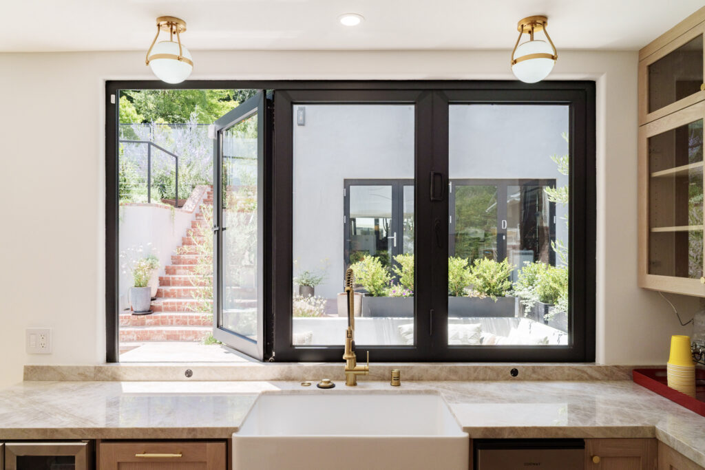 Energy-efficient bifold door with thermal break frames